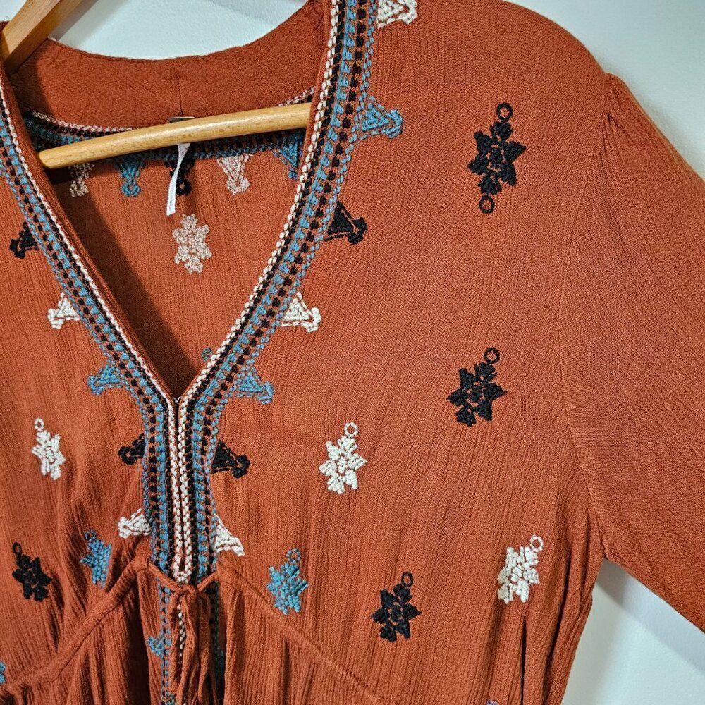 EUC FREE PEOPLE BOHO RUST EMBROIDERED SHORT DRESS SIZE M - Picture 7 of 16